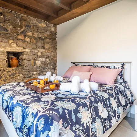 Apartment Camila, Rurales