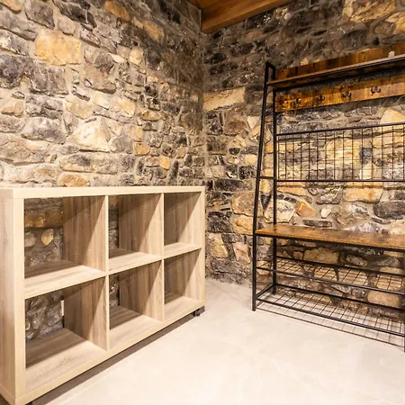 Camila, Rurales Apartman